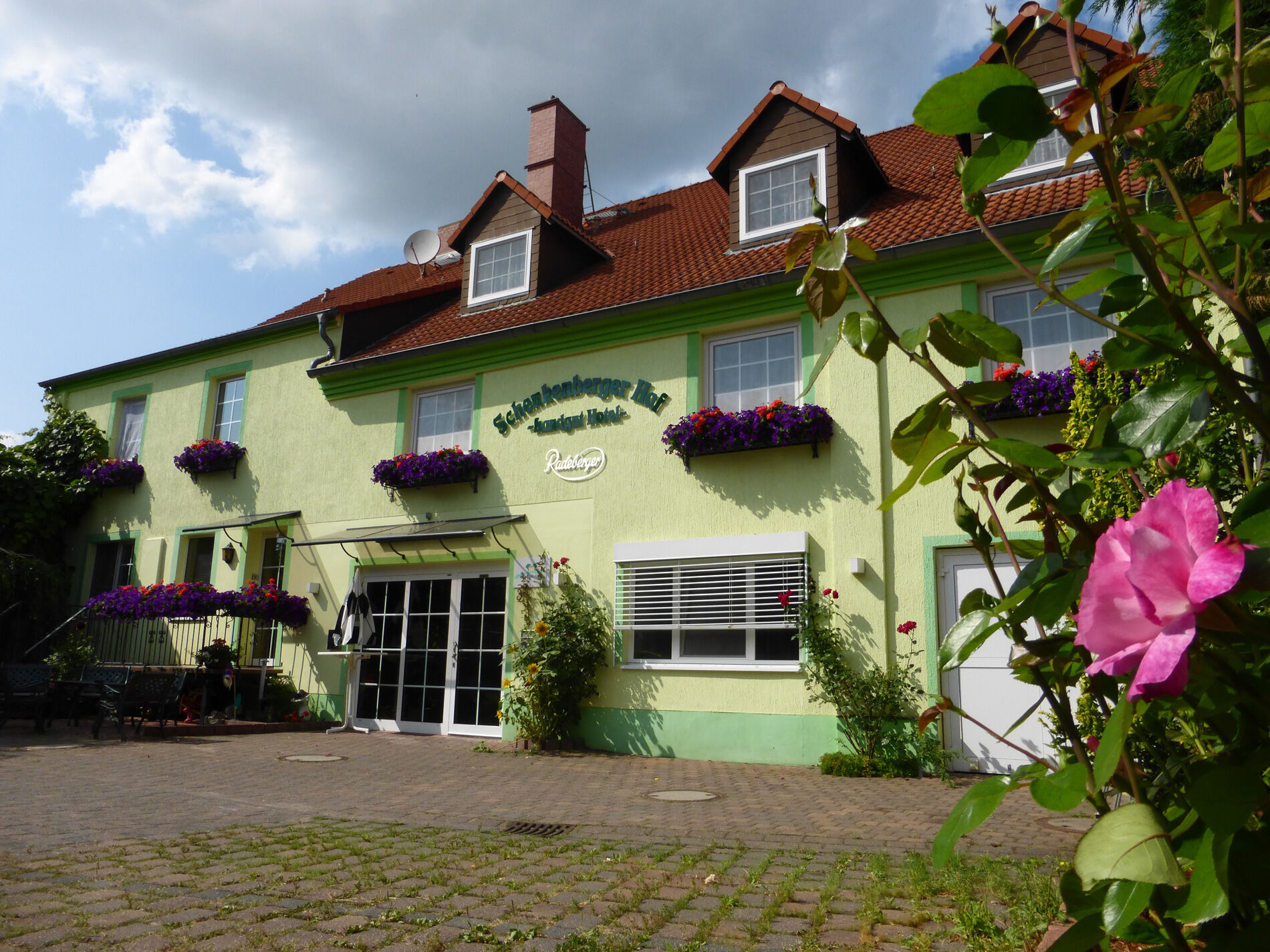 Land-Gut-Hotel Schenkenberger Hof Delitzsch Exterior photo